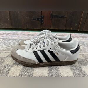 Adidas Samba White and Black US 5.5(men’s) they fit more like a woman’s 7.5/8
